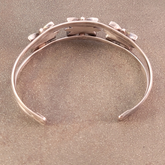 Vintage Stering Three Flower Turquoise Native American Cuff Bracelet - Picture 8 of 12